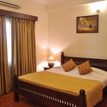 Niketana @ Boat Club Hotel Chennai Bagian luar foto