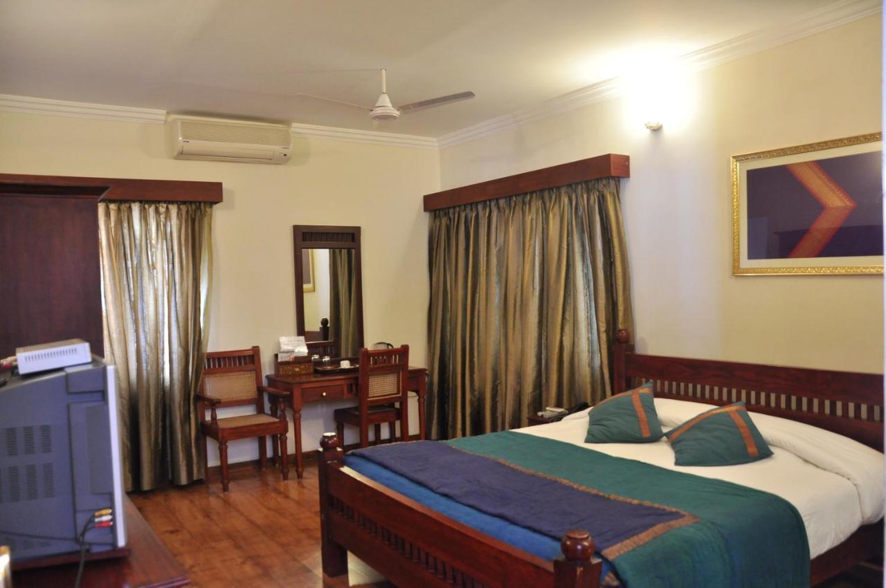 Niketana @ Boat Club Hotel Chennai Bagian luar foto